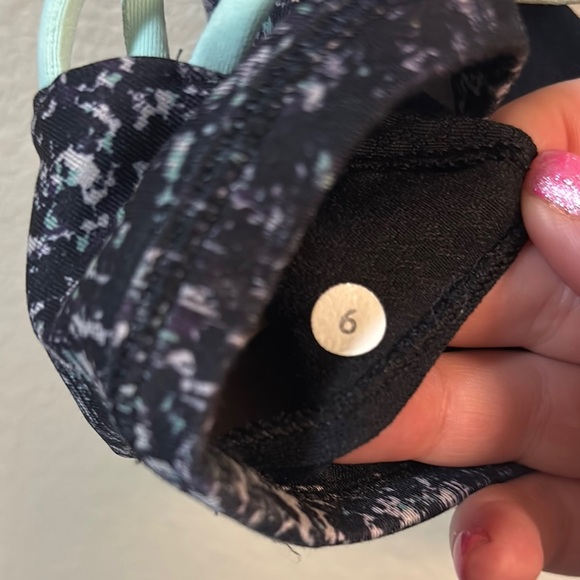 Lululemon Women's Sports Bra - Picture 4 of 4